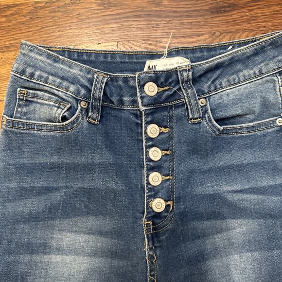 YMI bell Bottom Button Fly High Waisted Women’s Jeans Size 3/26 Distressed - Picture 7 of 16